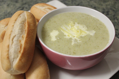 Cheesy broccoli soup | Veggie Mama